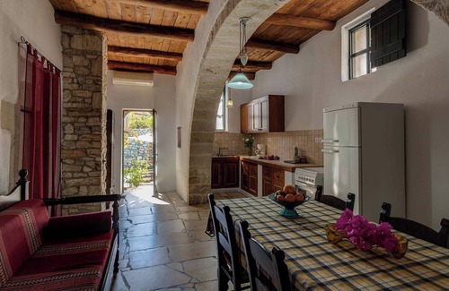 Douliana House | Dream 2 -traditional House With Pool To Share