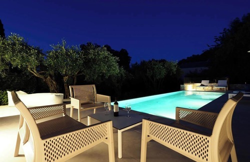 Agia Pelagia Chlomou Villa | Elaia - Two Bedroom Villa, Sleeps 4