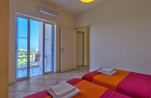 Daratsos Apartment | “ELEA 4” - Cozy Apartment with Swimming Pool Near the Sea