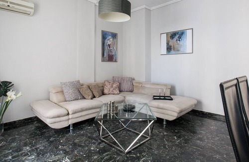Athens City Centre Apartment | Elegant 75sq+HeatedJacuzzi+balcony W/AcropolisView