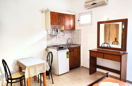 Ag. Georgios Hostel | Eleni Apartments Sant George Beach