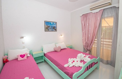 Sidari Apartment | Eleni Family Apartments - FAMILY AND FRIENDLY ENVIROMENT