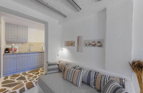 Megas Gialos Apartment | ENDLESS BLUE from Syros - Megas Gialos Suite 1