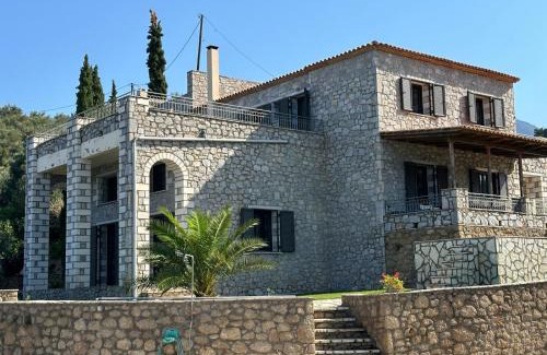 Megali Mantineia Villa | Entire 6 Bed Ensuite Villa - Infinity Pool
