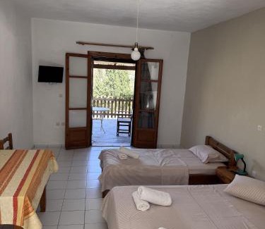Pisses House | Evangelos Politis Rooms Kea