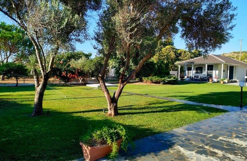 Ormos Panagias House | H&V Beachfront House in Trani Ammouda, Ormos Panagias