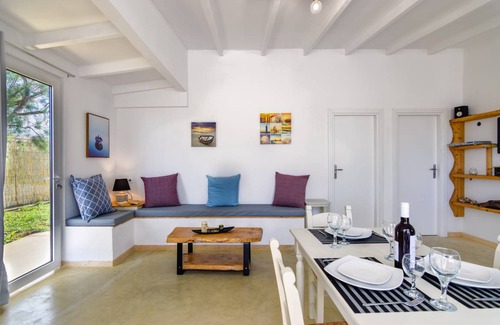 Pigianos Kampos Villa | Hara's beach villa with private pool