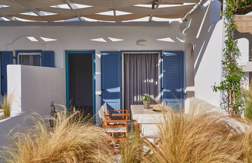 Piso Livadi House | Hermes | 2 Bedroom Apartment with Patio, Cleopatra Homes Paros