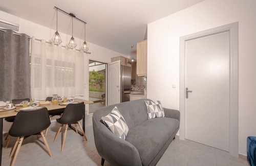 Agia Marina House | Holiday Home 'Koukounaria House' with Private Pool, Wi-Fi, and Air Conditioning