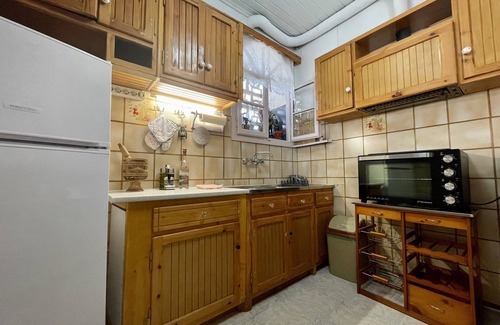 Achilleio House | Holiday Home 'Newstalgia House' with Private Terrace and Wi-Fi