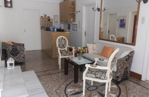 Loutraki-Agioi Theodoroi Hotel | Hotel Bretagne