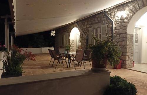 Hydra House | House ∙ 2 bedrooms ∙ 4 guests