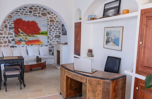 Vlikhos Villa | Hydra-Luxurious Oceanfront -Views Forever