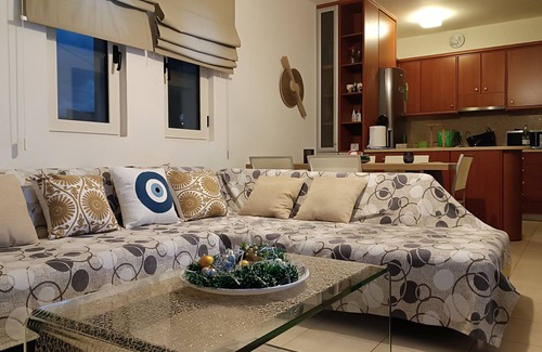 Pyrgos Psilonerou House | Infinity Night Villa - Family house by the sea