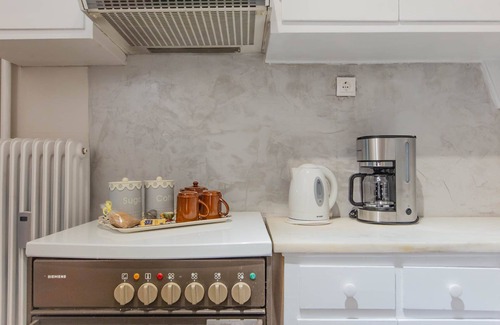 Neapoli Apartment | Inspired Townhouse Bright, Chic & Cozy