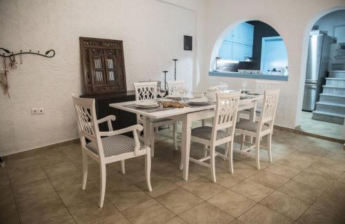 Faistos Apartment | Into the blue
