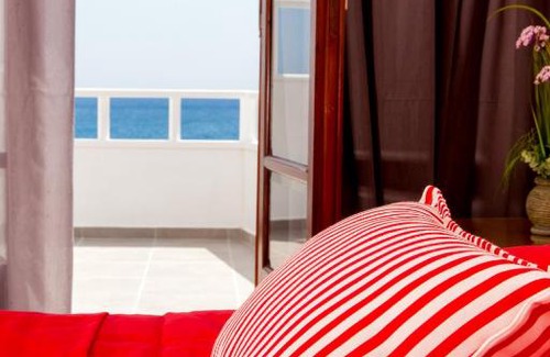Kamari Hotel | Irini's Rooms Fteoura