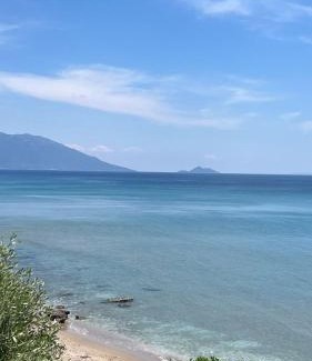 Kampos Marathokampou Apartment | Jimmy Anna Beachfront Apartments Private Beach