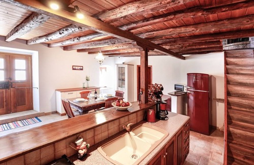 Chalikeri House | Kefalonia Vintage Home: Traditional Villa in Fiscardo. Pet-Friendly!