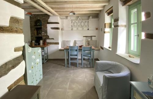 Exomvourgo House | Komi Lodge Tinos