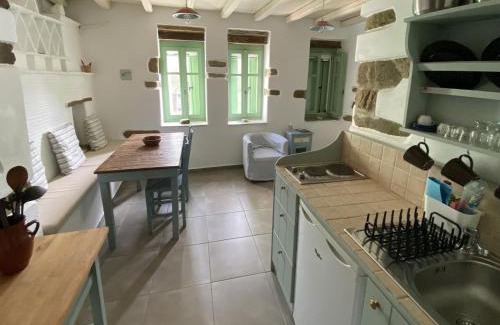 Exomvourgo House | Komi Lodge Tinos