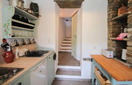 Exomvourgo House | Komi Lodge Tinos