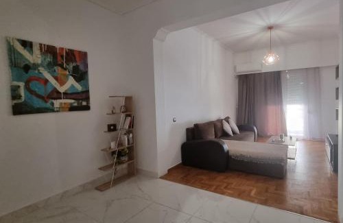 Filopappou Apartment | Koukaki near the Acropolis Stylish 2 bedroom
