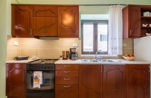 Platanias Town Apartment | La Casa Paterna