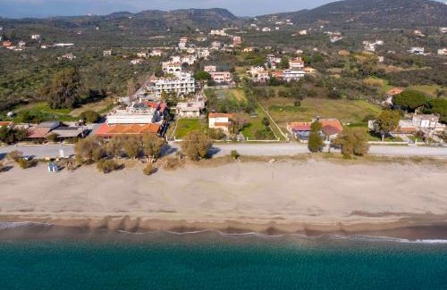 Mavrovouni Apartment | Laconian Collection Mavrovouni Beach House (Left)