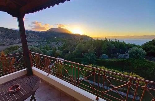 Loutraki-Agioi Theodoroi Villa | Lahtagas Estate with private swimming pool