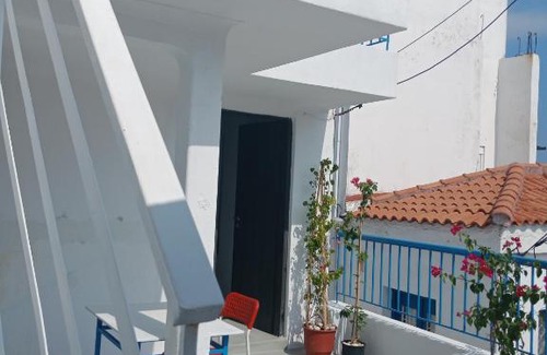 Skiathos Town House | LE BATEAU