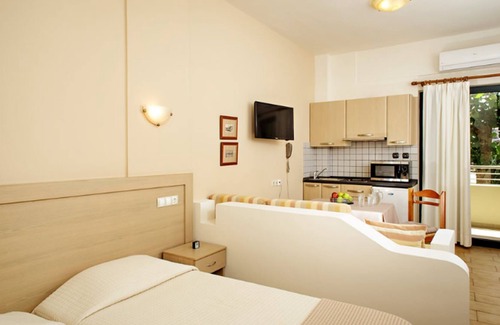 Vamvakopoulo Apartment | Lili Apartments,102,oasis 2,5 km from Hania center