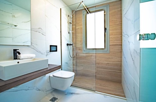 Volos City Centre House | Local Urban Living
