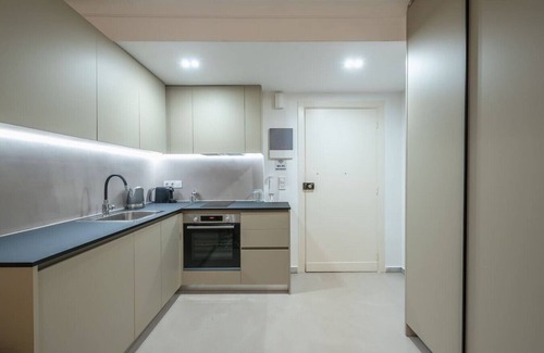 Athens City Centre Apartment | Lovely apartment for couples with garden
