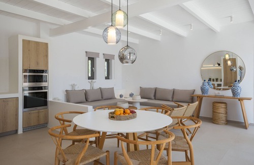 Santa Maria Villa | Luxury Villas with beautiful pool view! Family-sized with a 7,000 sqm garden!