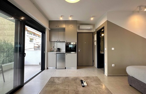 Petralona Apartment | M & M 4 in the city - Jacuzzi Rooftop