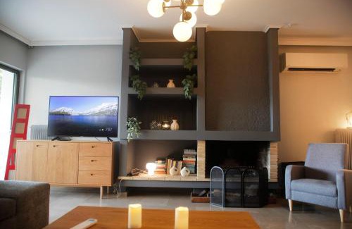 Khalandrion Apartment | Maisonette Chalandri by DV10 Family House Luxury Oasis