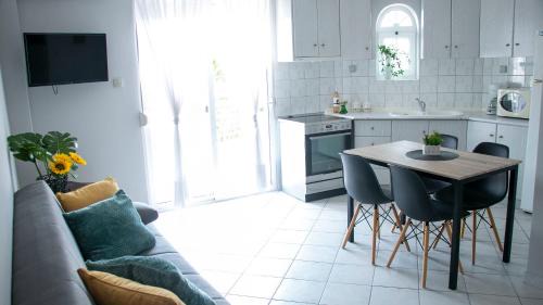 Paralia Dionysiou Apartment | Mary's Apartment