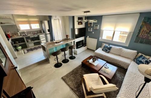 Volos City Centre Apartment | Modern Family Retreat