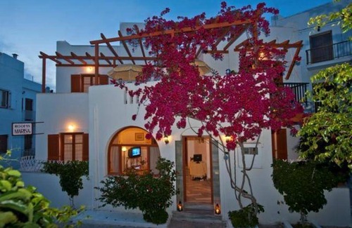 Paros House | Motel ∙ 8 guests