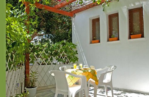 Paros House | Motel ∙ 8 guests