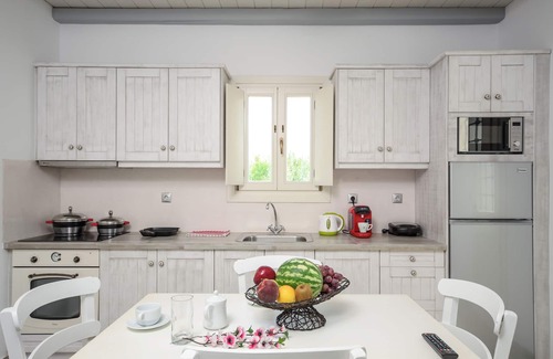 Naxos Town Villa | My Villa I , 2-bedroom villa in charming Naxos with AC, WiFi. Enjoy your stay