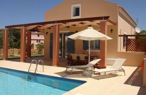 Kounopetra Villa | Nafsika Beach House: Large Private Pool, Walk to Beach, Sea Views, A/C, WiFi