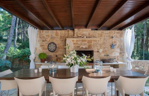Sane House | Naftilos Villa Sani with private Pool