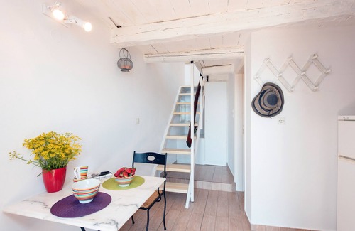 Kavalleraina Cottage | Nausica House: Cosy renovated cottage, stunning views of Agni Bay