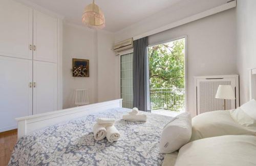 Anafiotika Apartment | NEW! Bright & Remodeled 1Bed apt 2min Walk to Acropolis