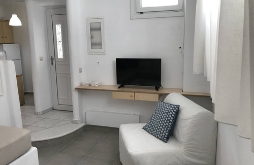 Agia Anna House | New house at Agia Anna area with two separate rooms on different levels.