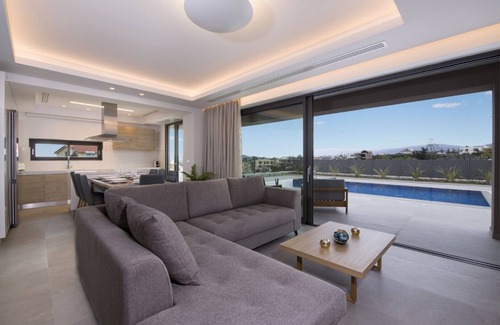 Kato Galatas Villa | New Lux villa★Sauna & Jacuzzi★2 Private Heated Pool★ 24sleeps★Walk to everything