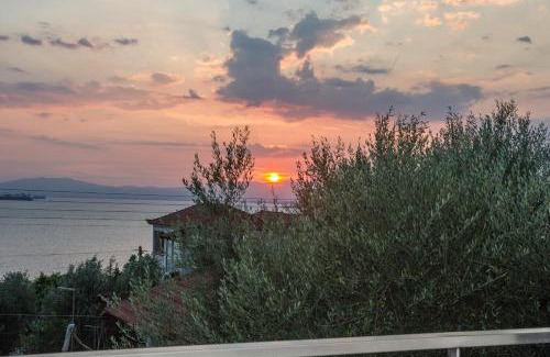 Paralia Vergas Apartment | Nina's Villa, Cosy Seaview Retreat