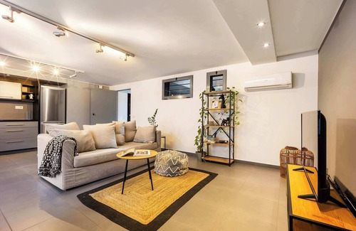 Gazi Apartment | O&O Group - Gazi Metro APT Urban Balcony Oasis